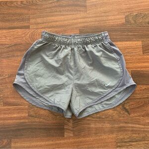 Nike Dri-Fit Grey Athletic Shorts Women’s XS Bloomer Lining Gym Running Sporty